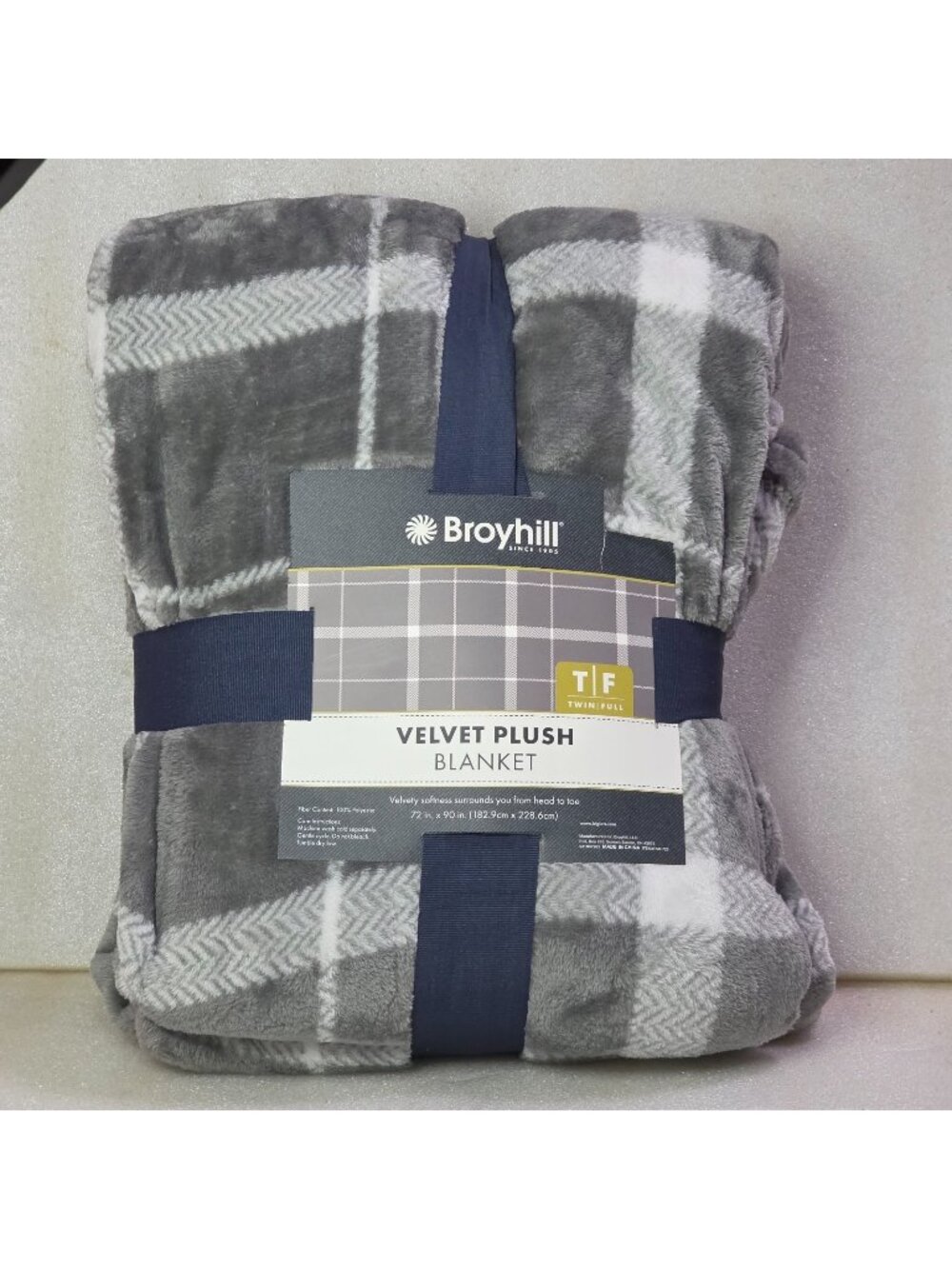 Broyhill Gray & White Plaid Velvet Plush Blanket T/F Twin Full 72 in x 90 in New